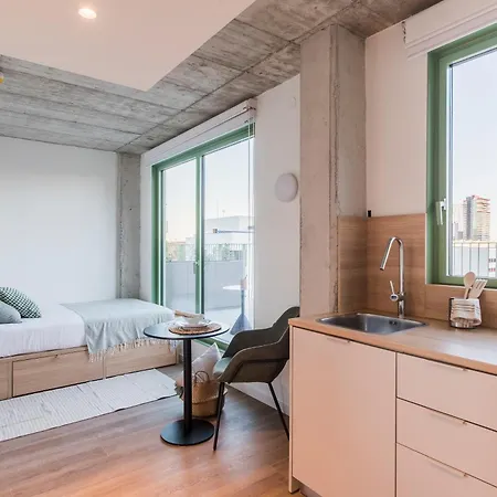 Apartment Exclusivamente Para Estudiantes Lujosas Y Estudios Elegantes En Cristobal De Moura Barcelona