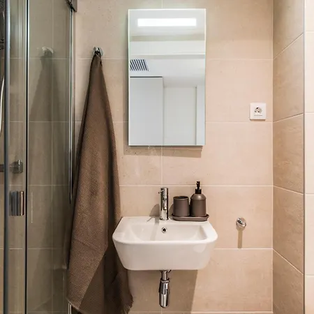 Apartment Exclusivamente Para Estudiantes Lujosas Y Estudios Elegantes En Cristobal De Moura