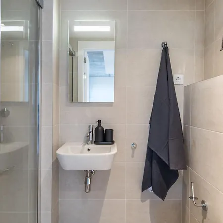 Apartment Exclusivamente Para Estudiantes Lujosas Y Estudios Elegantes En Cristobal De Moura *