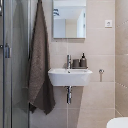 Exclusivamente Para Estudiantes Lujosas Y Estudios Elegantes En Cristobal De Moura Apartment *
